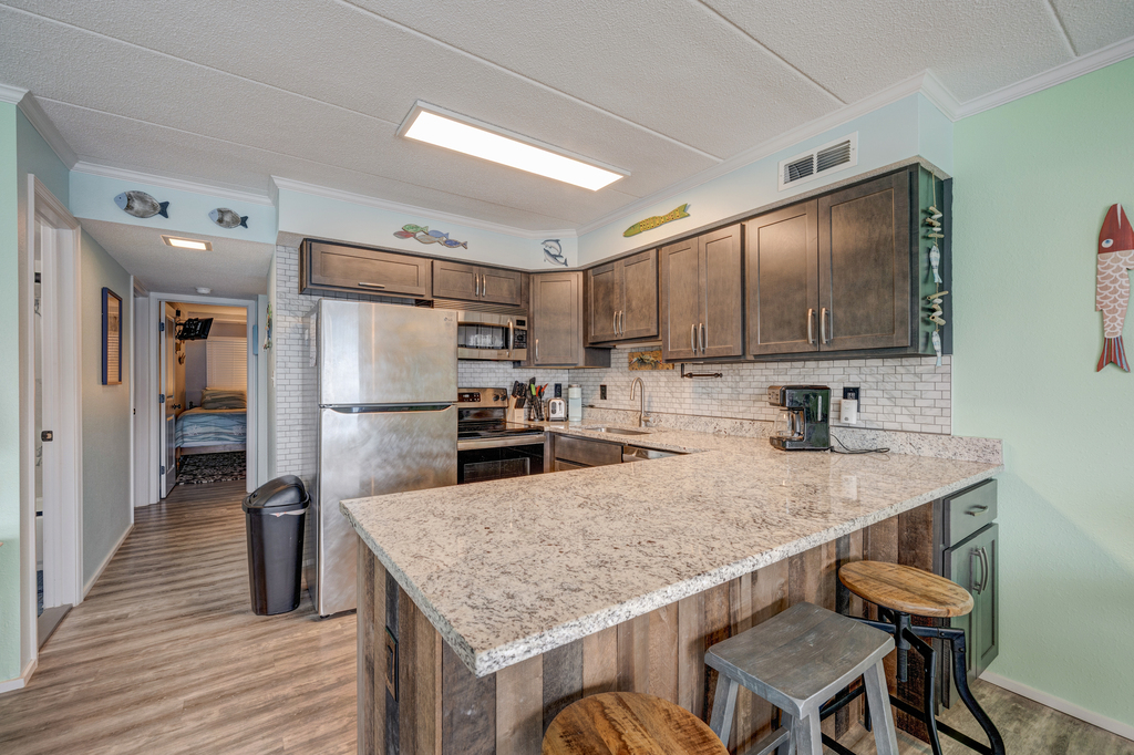 Fully stocked kitchen for the chef in the family to whip up some delicious meals!