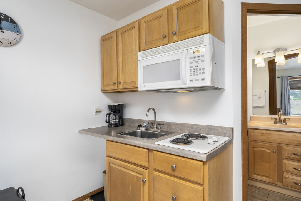 Well-stocked with all you need to make mealtime a bay breeze.