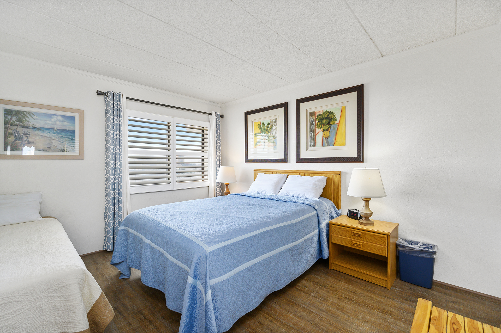 Cozy Queen bed in Bedroom 2