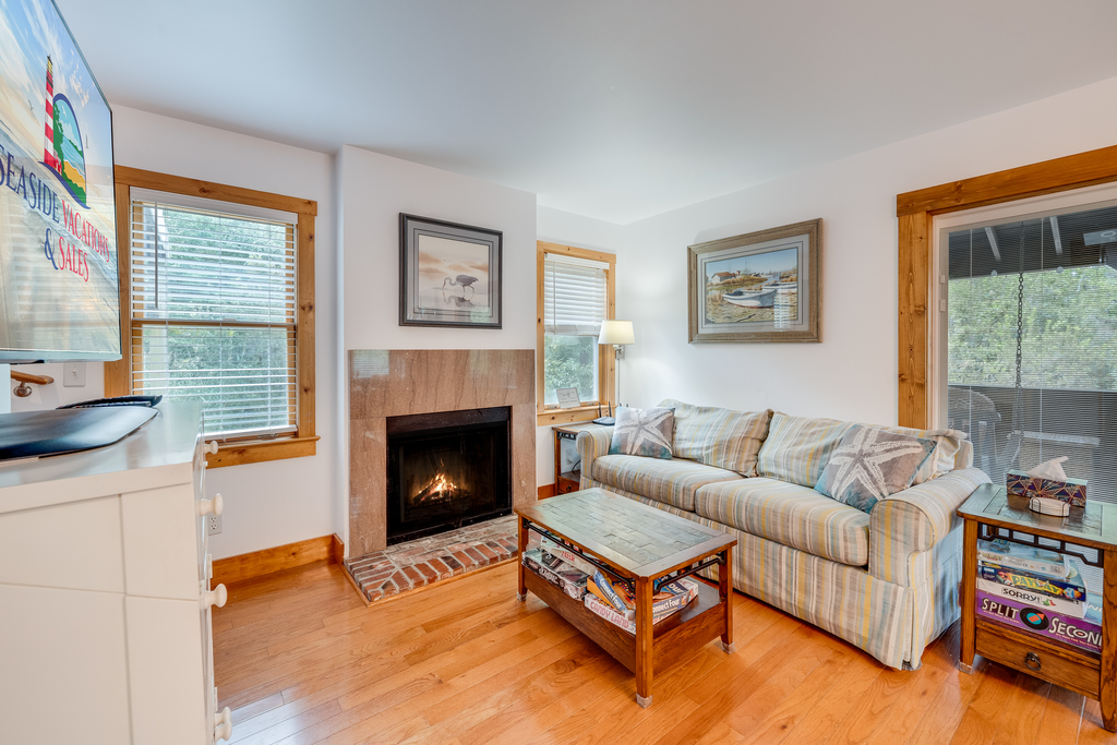 Heron's Hideaway sleeps 12 in comfort and style, AND welcomes your family dog!