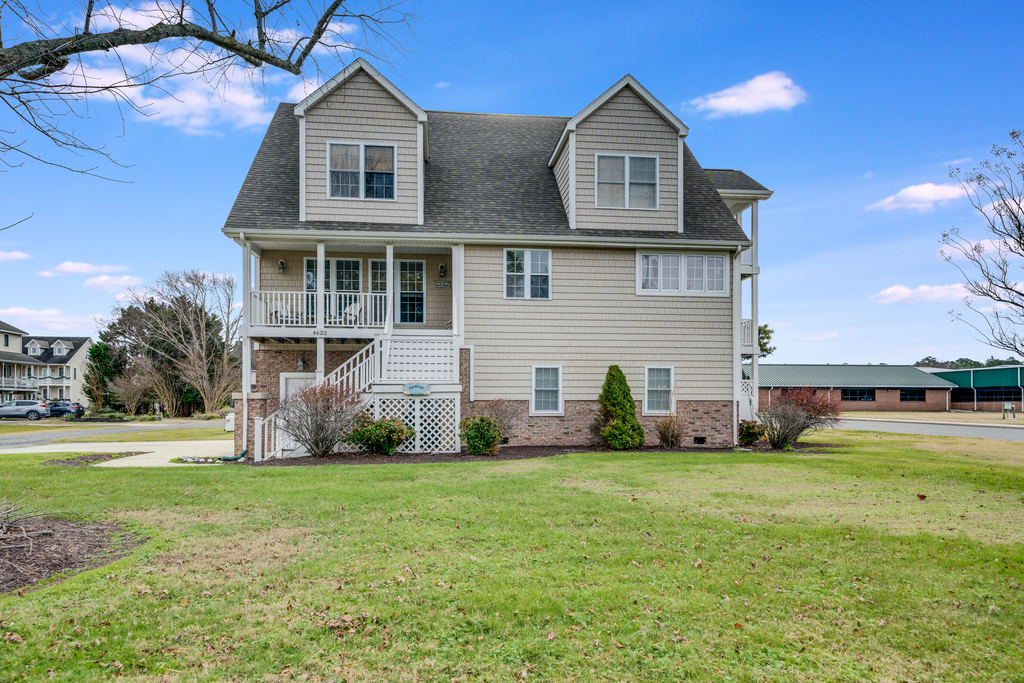 Welcome to Mainstay on Chincoteague Island - the perfect homebase for your island adventures!