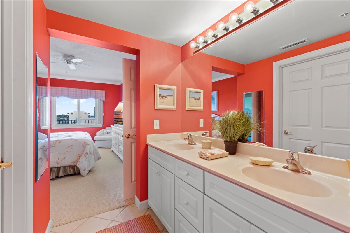 Plenty of Space to get ready for a Night out in the Town!