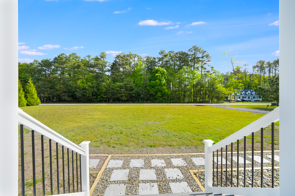 The huge 4.5 acre property is perfect for those longing to get away from it all - yet, not too far away!