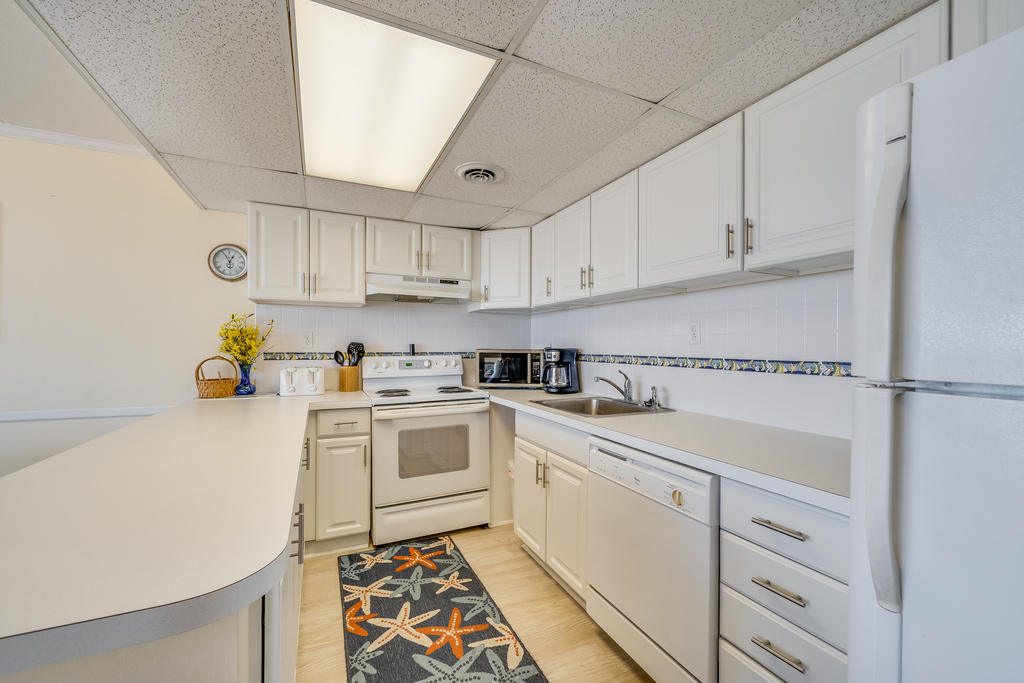 The Well-Stocked & Spacious Kitchen is sure to be a Chef's Dream!