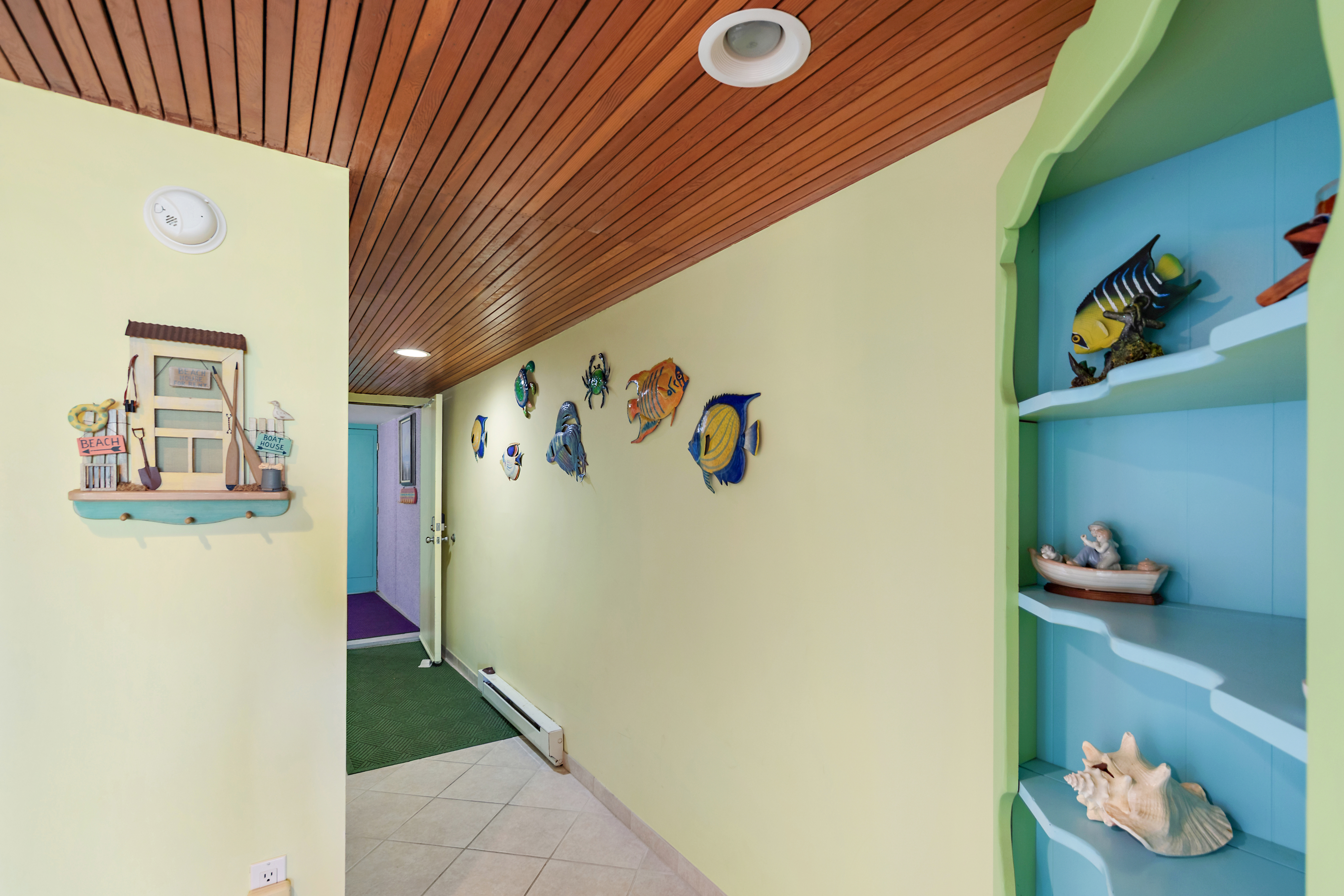 You will be welcomed by a Beautiful bright colored Entryway!