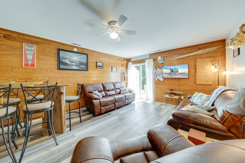 Sink into the comfy furnishings after a day of fun in the sun and enjoy Free WiFi and Flat Screen Smart TV.