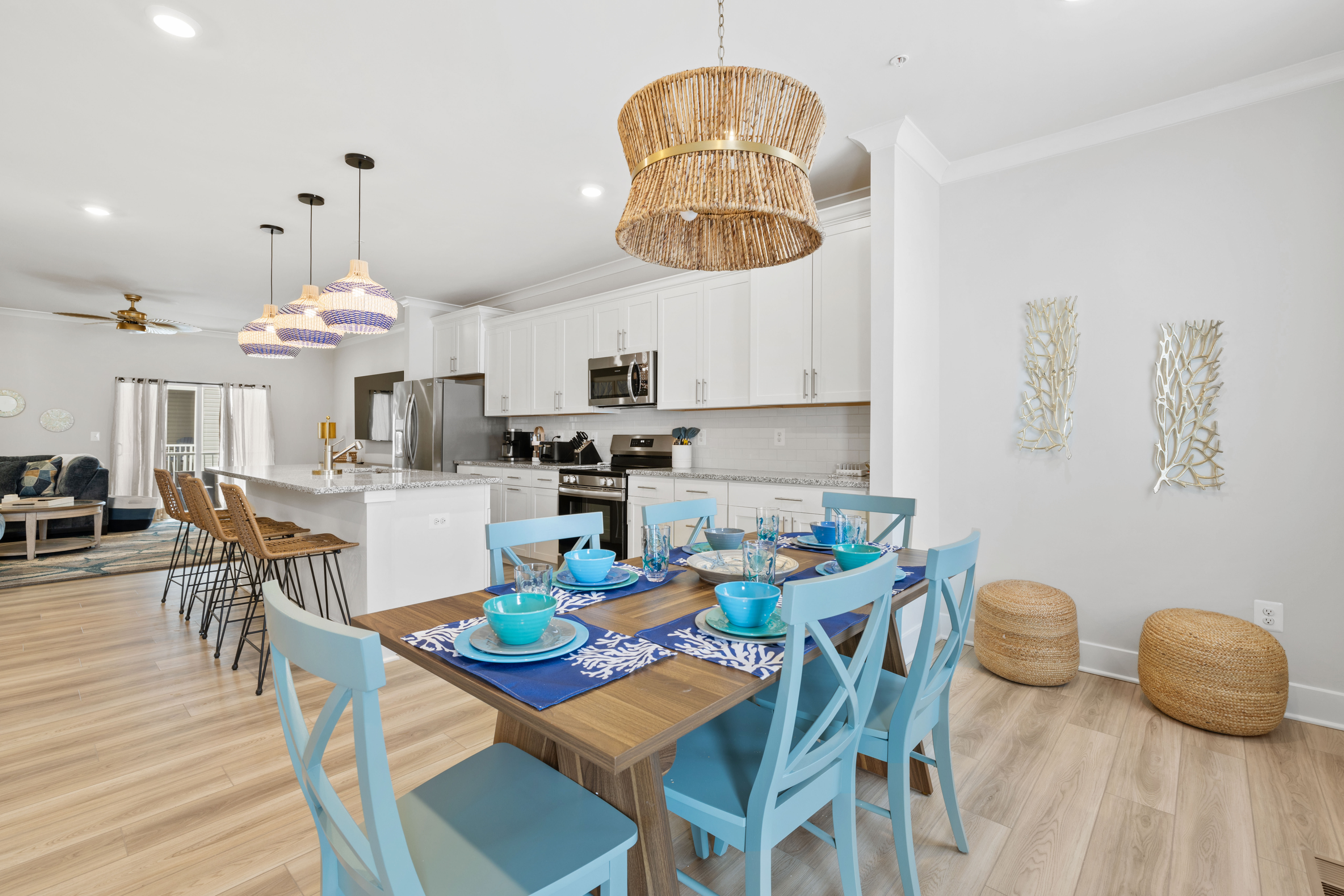 Stylish Kitchen and Dining area the whole family will enjoy!