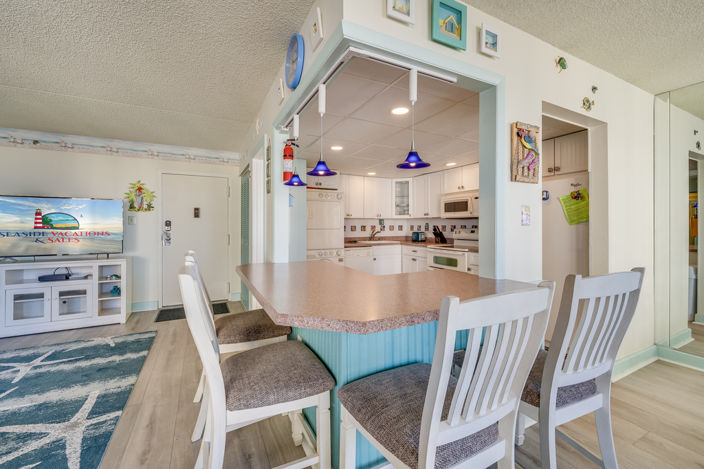 Grab a quick bite to eat at this Breakfast Bar before hitting the Beach!