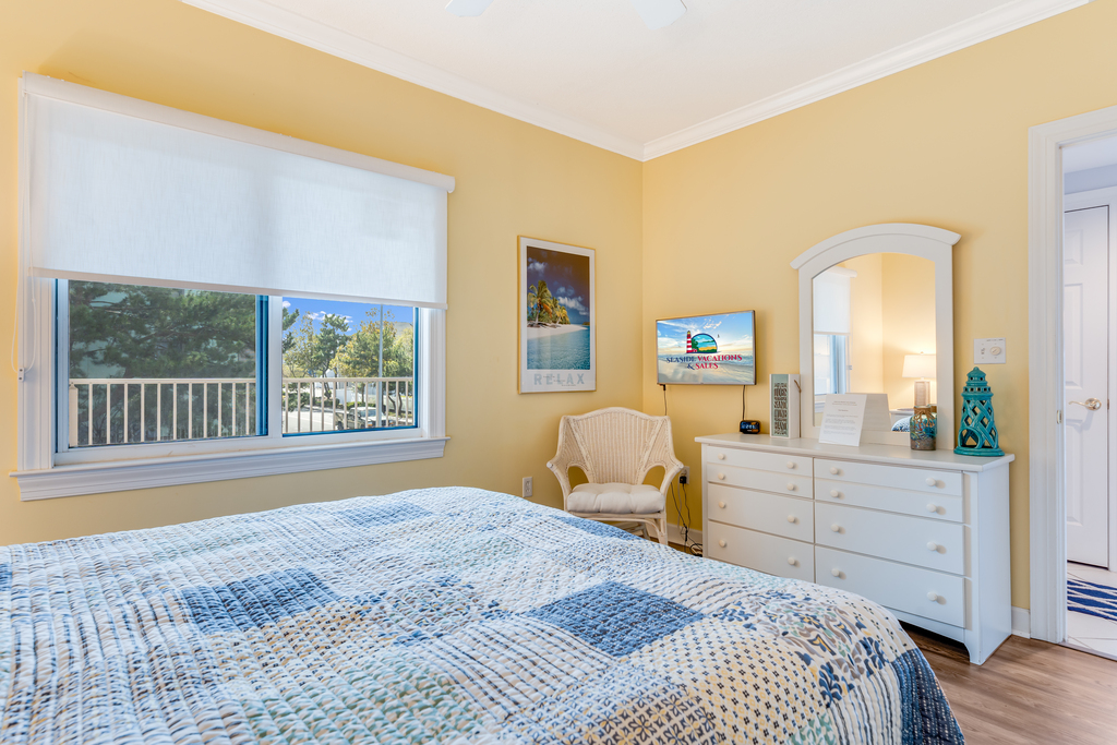 You’ll love this bedroom for its bright and beachy colors!