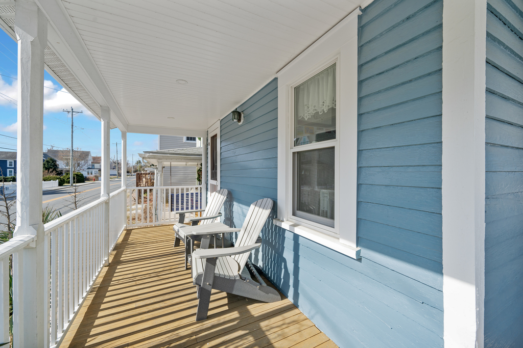 Family Tides has a delightful Porch that wraps from the front of the home around to the water side.