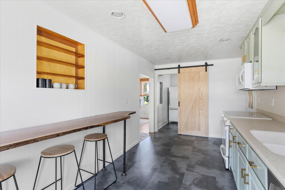 Spacious Kitchen with lots of seating options.