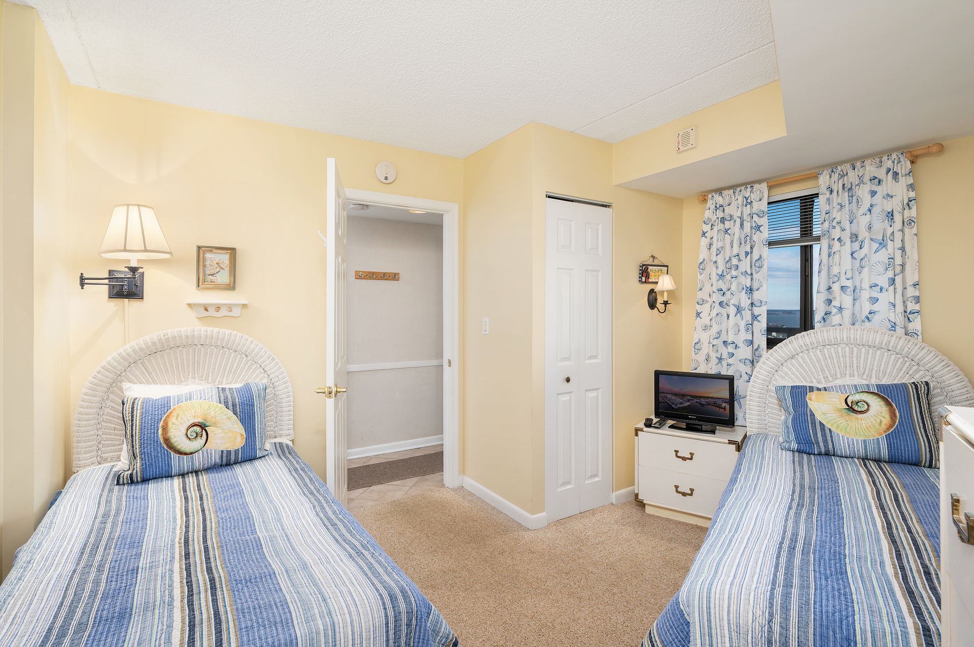 Bedroom 2 offers 2 Cozy Twin Beds.