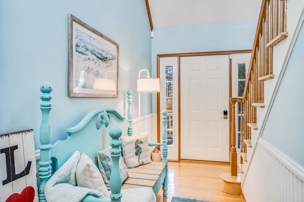 Vineyard Cove is adorned in Colors of Sand and Sea.