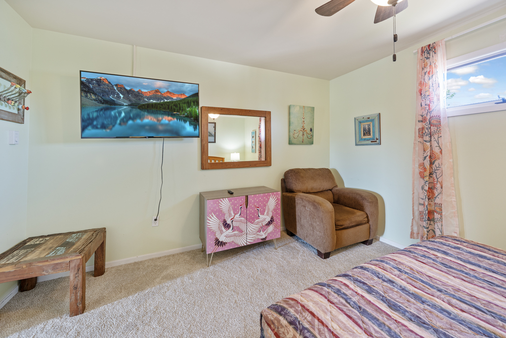 Relax after a day on the beach with your favorite shows on the Flat Screen TV