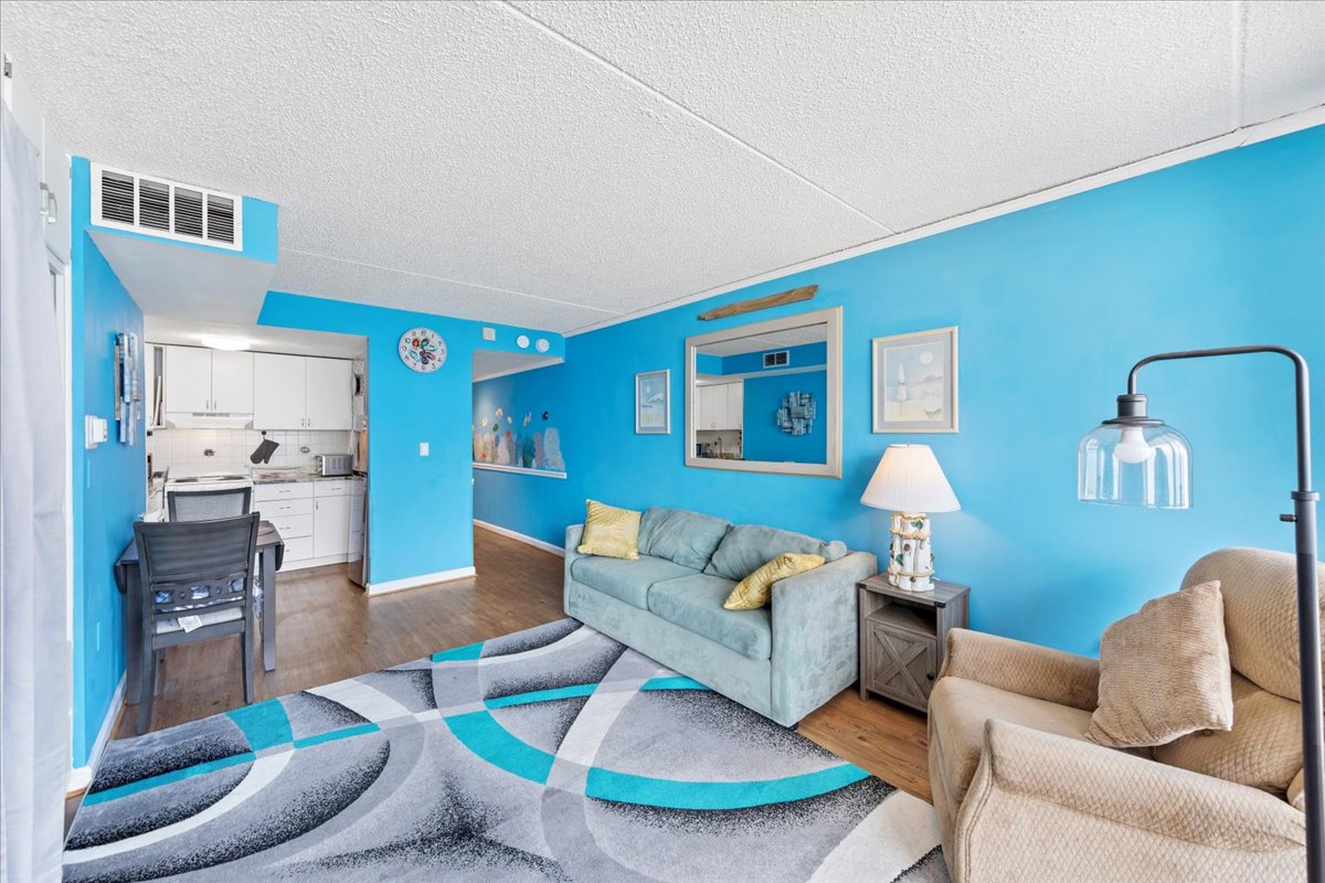 Sink into the Cozy Sofa and enjoy Central AC, Free Wi-Fi & Flat Screen Cable TV.