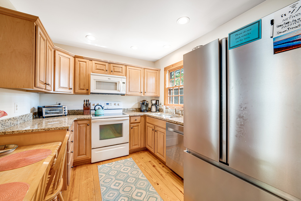 Utter East accommodates 10 people without ever feeling crowded!