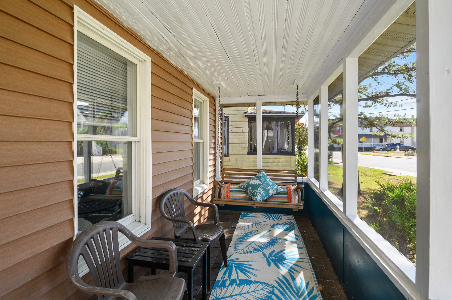 Kick back on the Screened Porch lining the front of The Mane Escape.