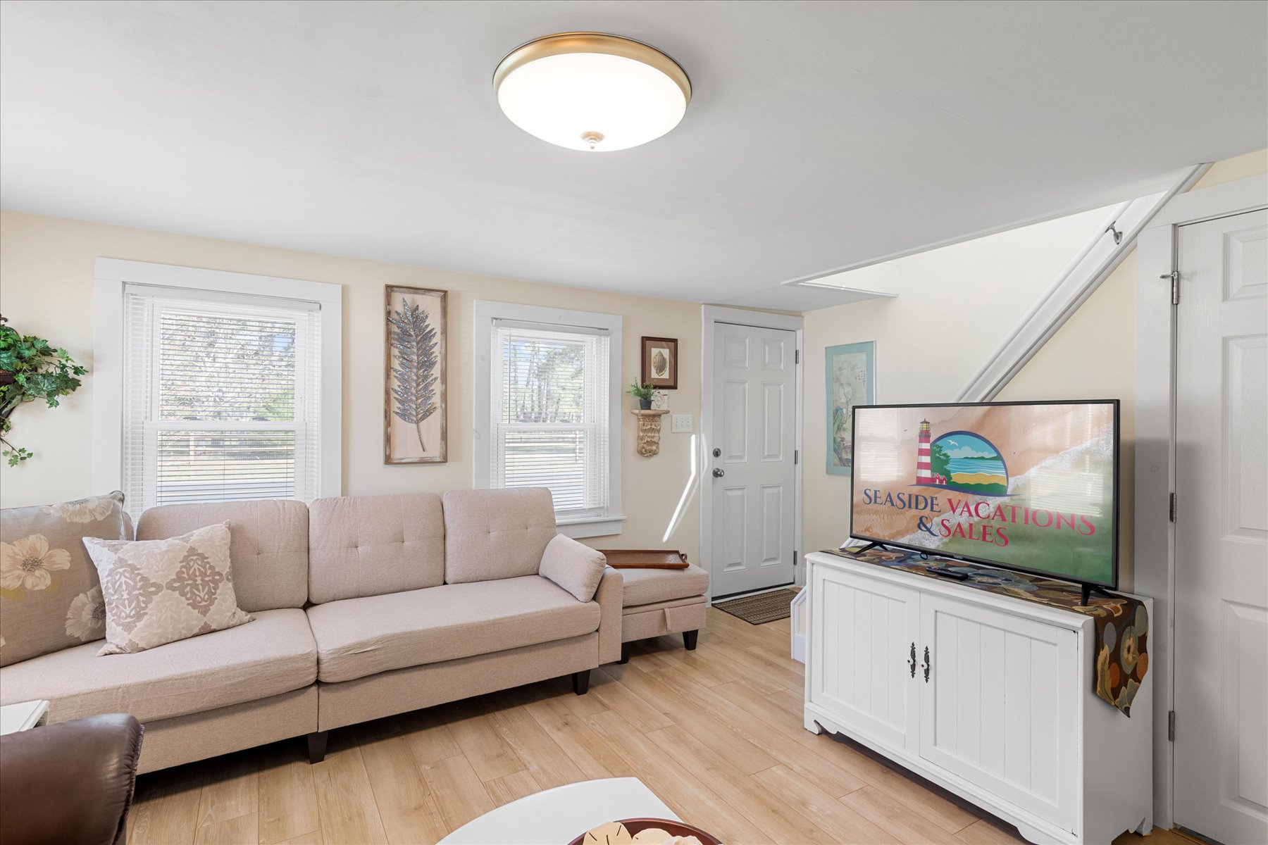 Kick back and enjoy Free WiFi and Flat Screen Smart TV.