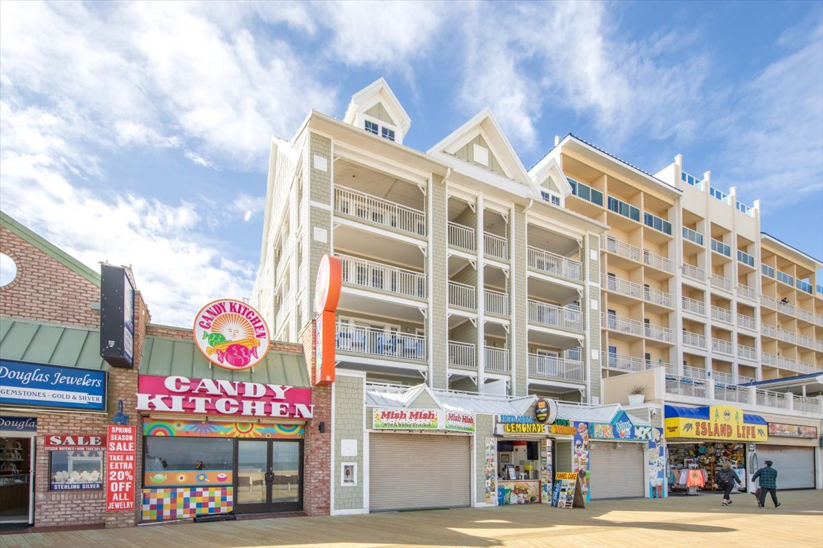 Somerset at 2nd is located right near everywhere you'd want to be!