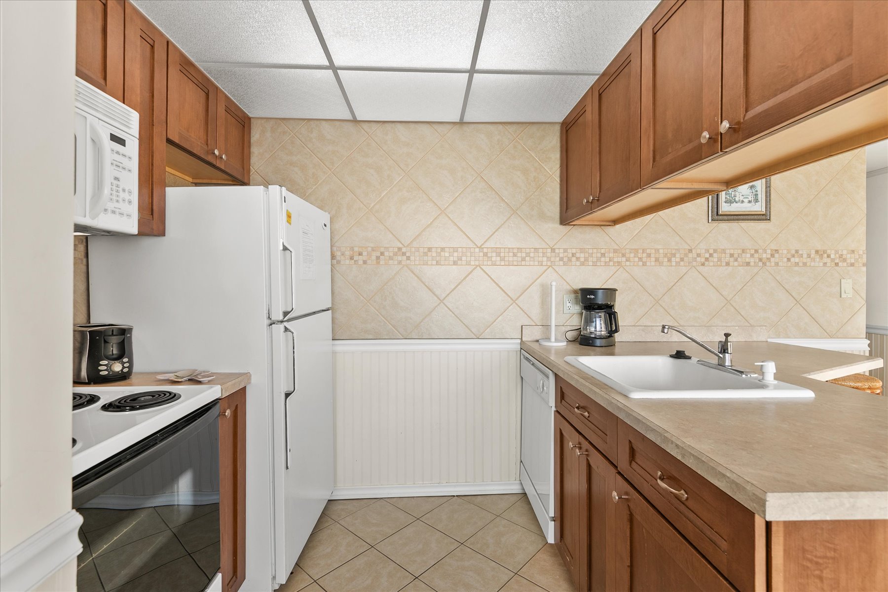Prep beach snacks or whip up a meal, this kitchen offers all the conveniences of home