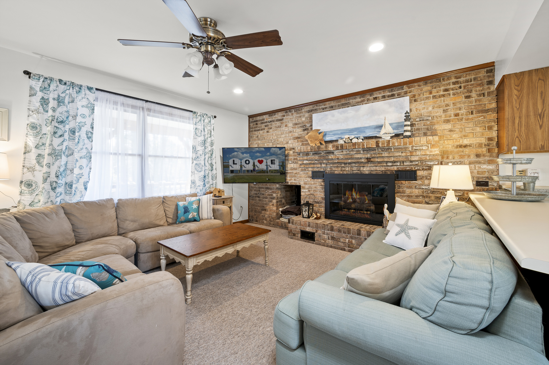 Beautiful Whelks on Willow sleeps 8 in comfort and style.