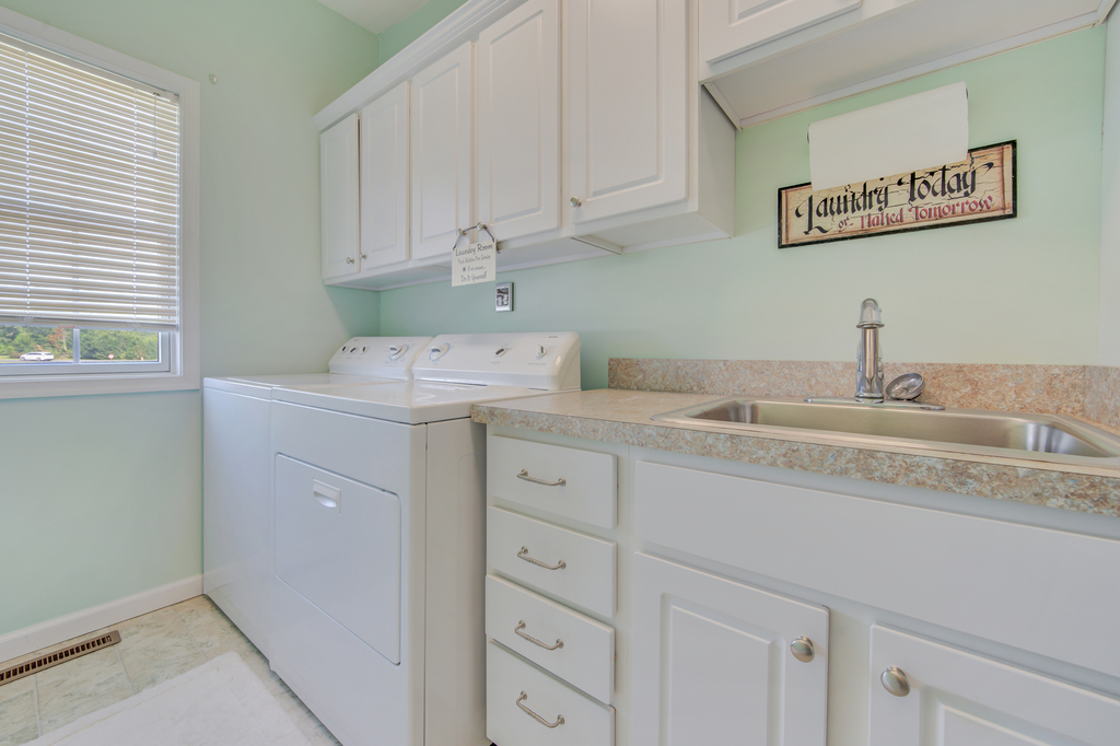 Fairway Stay's Laundry Room means you can pack less!