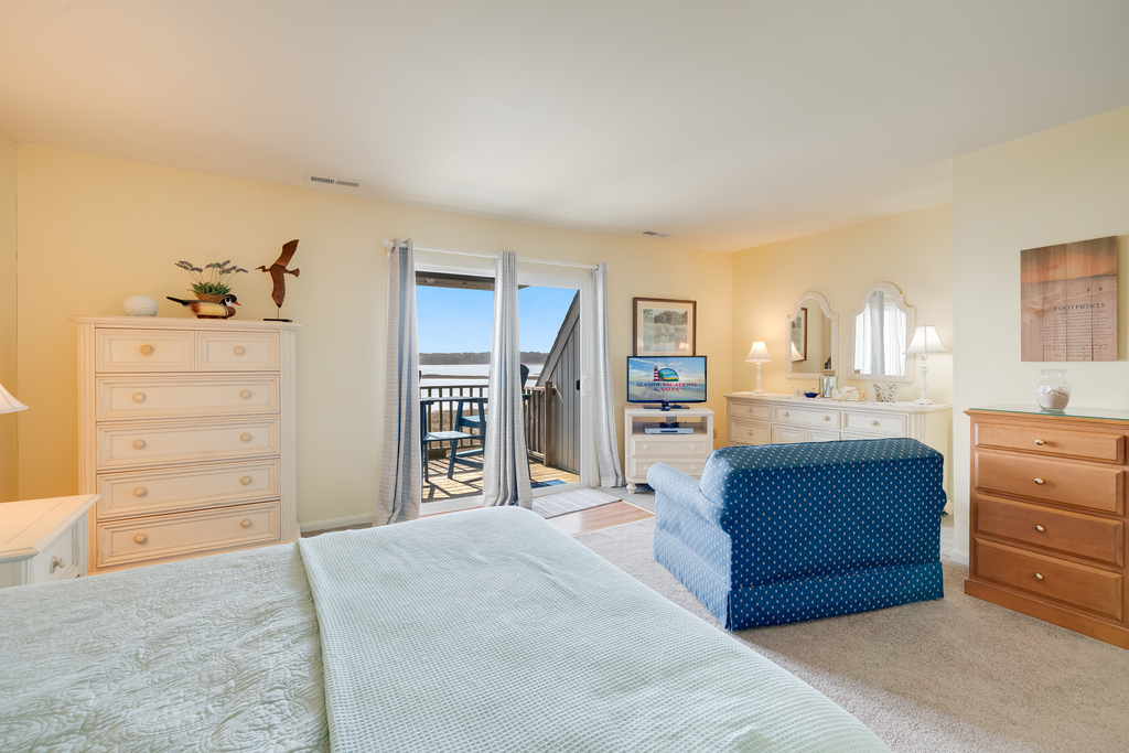 Bedroom 3 has a Queen Bed and 2 Twin Beds.