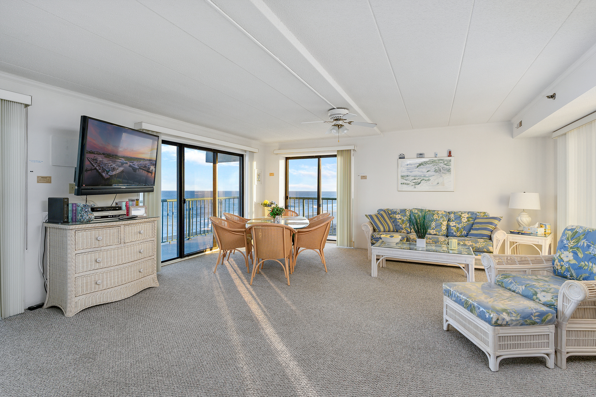 Free Wifi and a Flat Screen TV lend to the comforts of this grand living room!