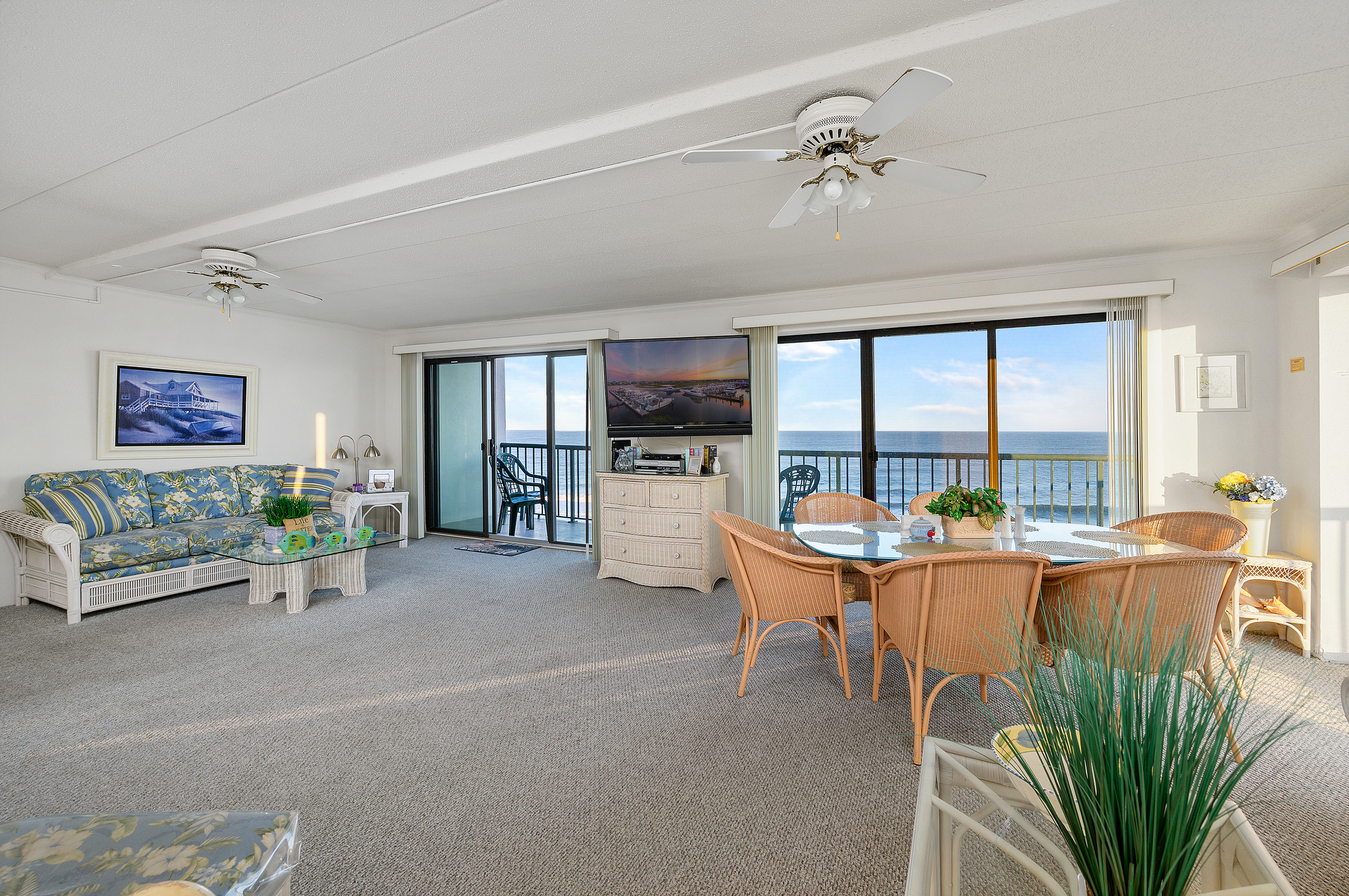 This Stunning Condo offers wrap around views and ample seating for the whole family!