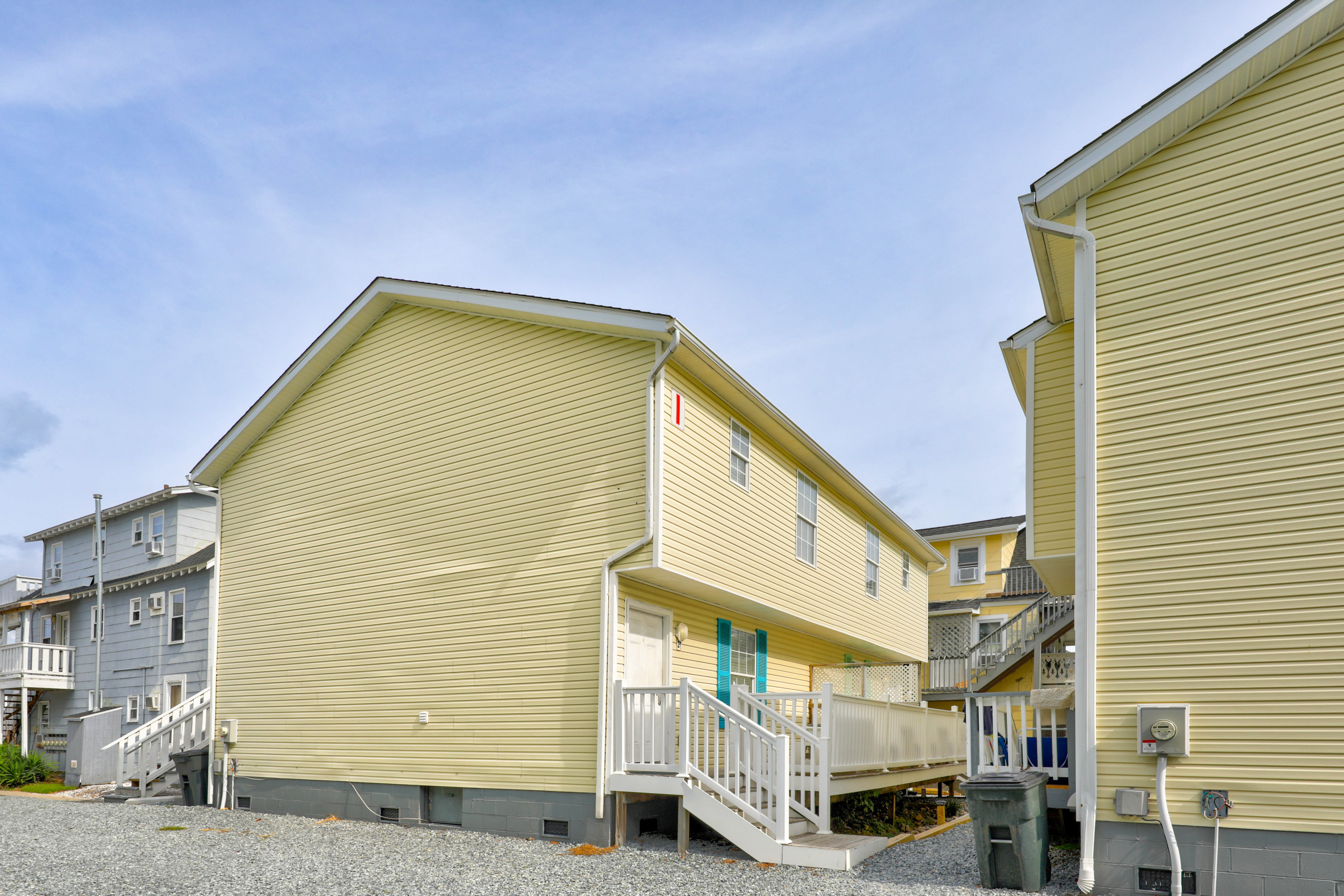 Parrot Bay Townhouse 27 is located at 407 N. Philadelphia Avenue, only a short walk from the boardwalk and beach!