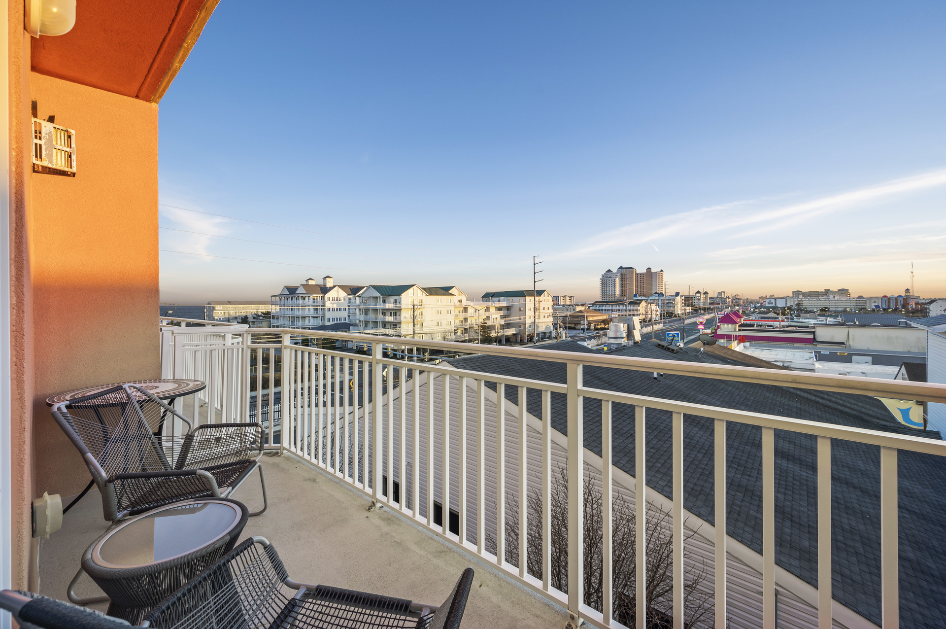 Begin and end every amazing Vacation Day right here!