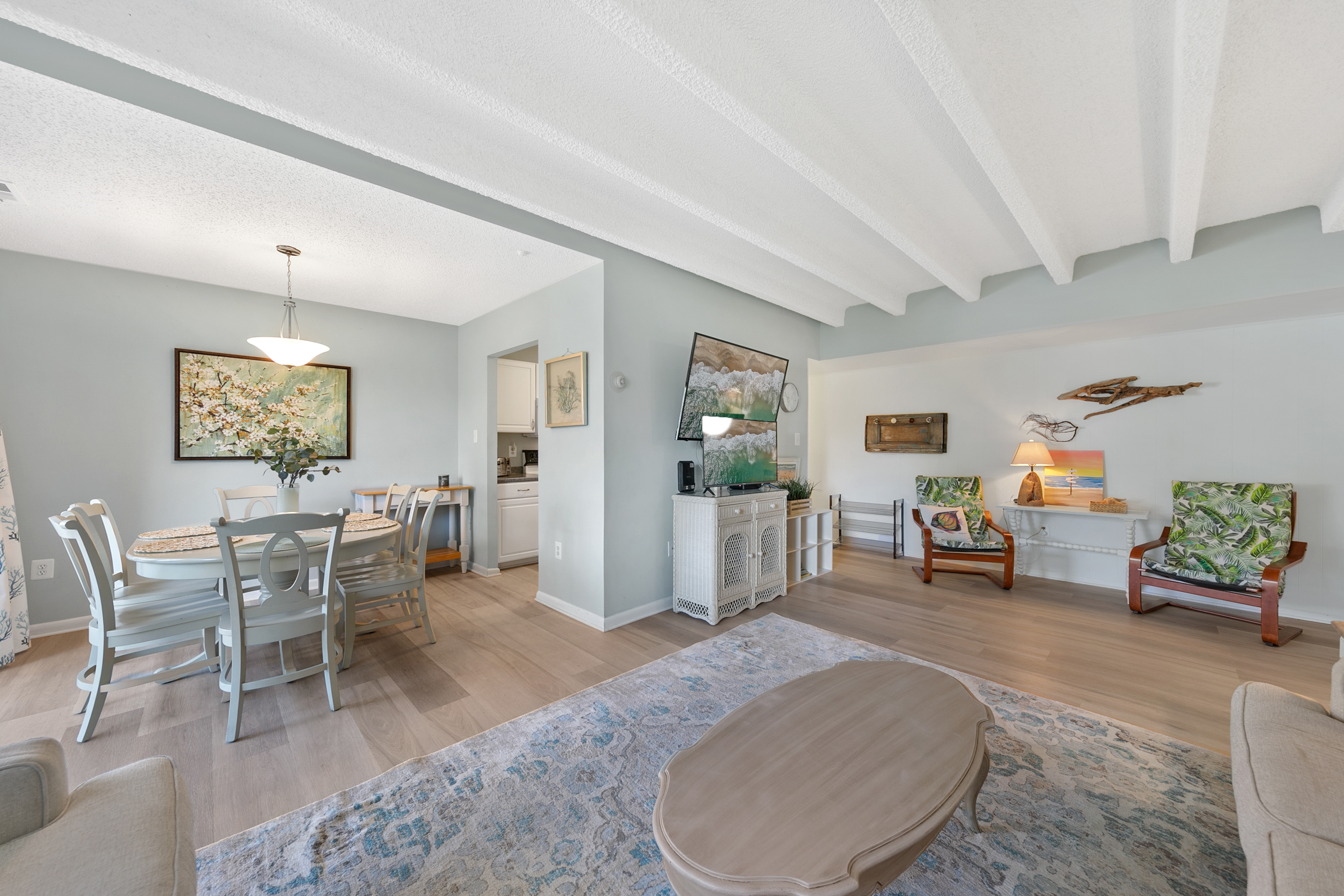 This Lovely 2 Bedroom will sleep 6 in Comfort and Style!