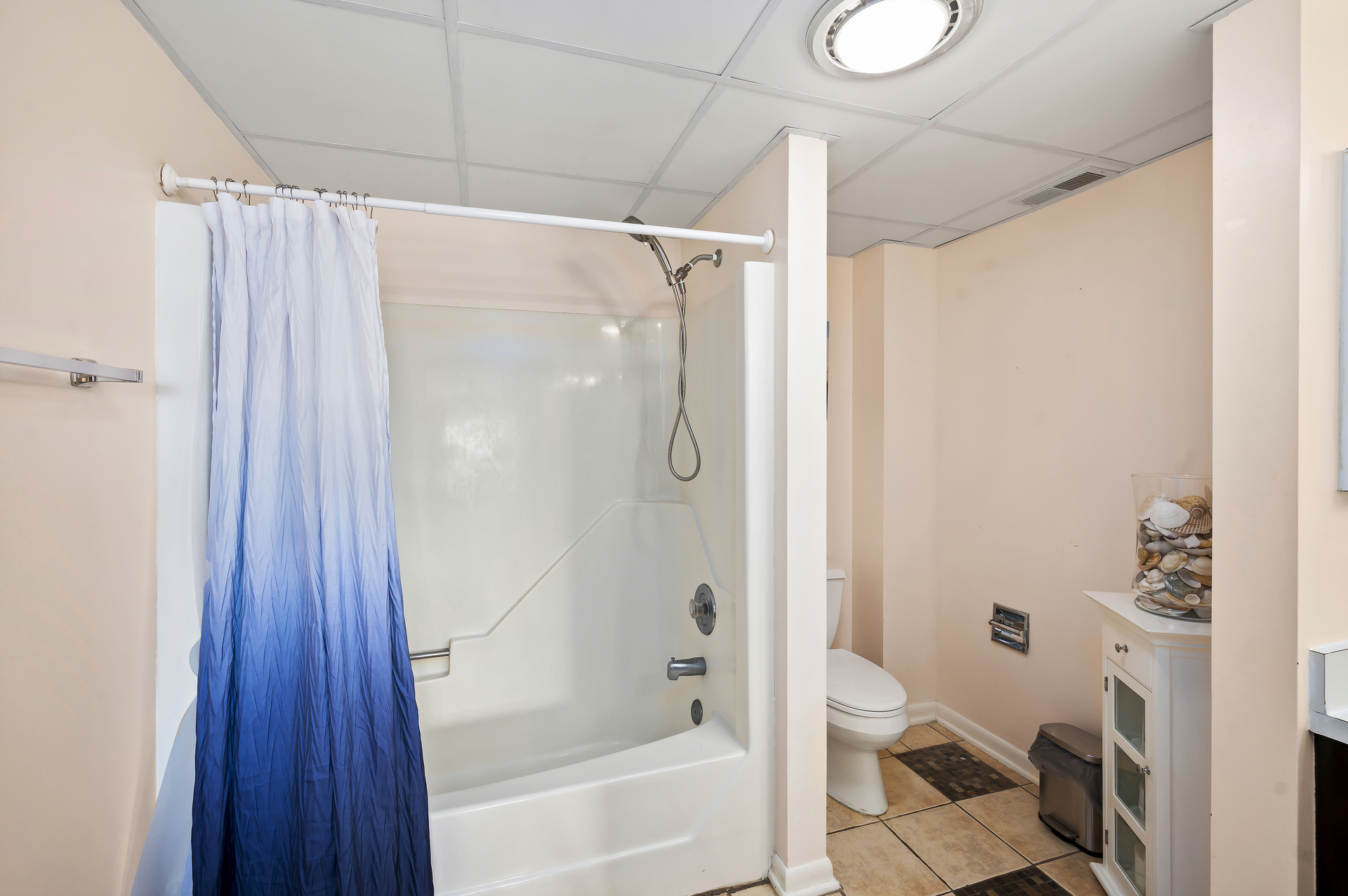 Freshen up in the Spacious Shower/Tub Combo.
