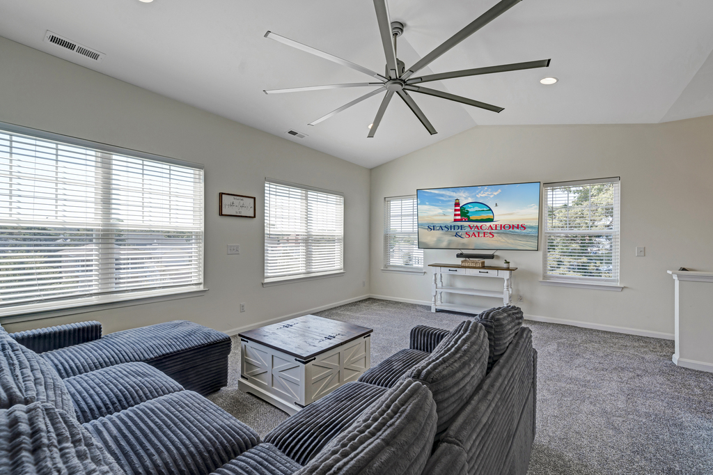 Relax in the Living Area with Free WiFi and Flat Screen TV with Directv and Streaming.