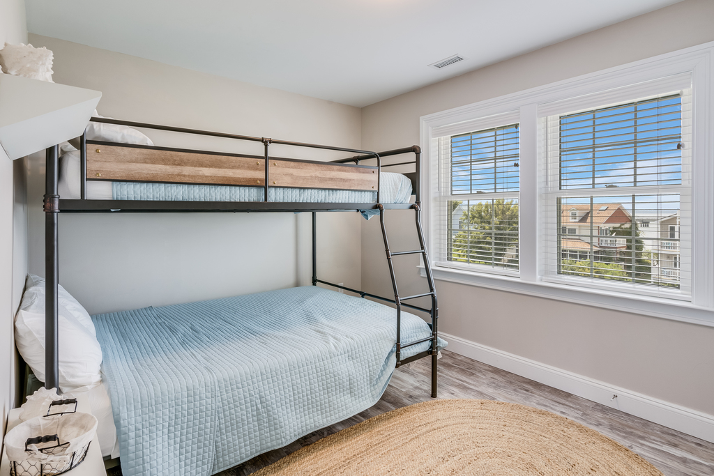 Bedroom 3 has an XL Full Bed over a Queen Bed!