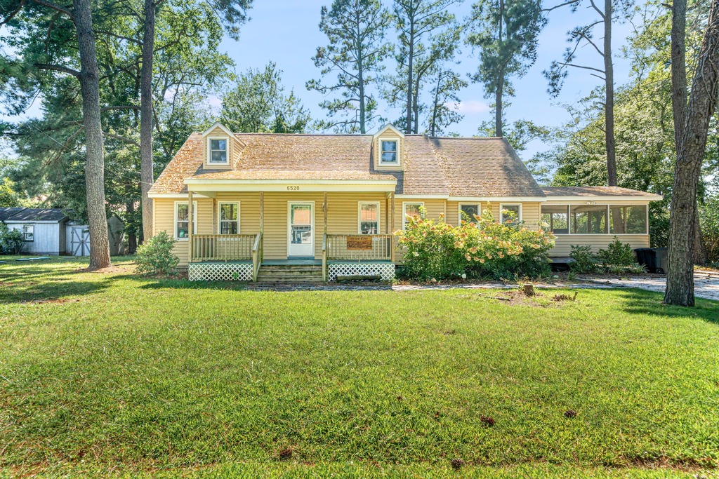 This wonderful home is ready to make your vacation dreams come true!