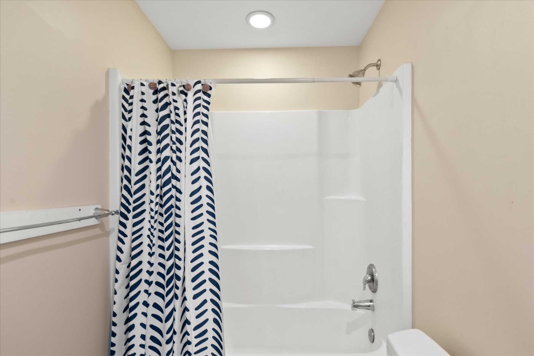 Features a Shower/Tub combo.