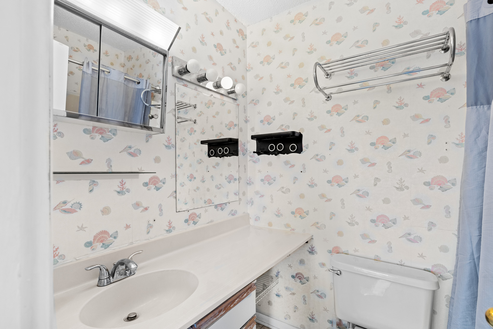 The Primary Bath is perfect for freshening up with a Shower/Tub Combo.