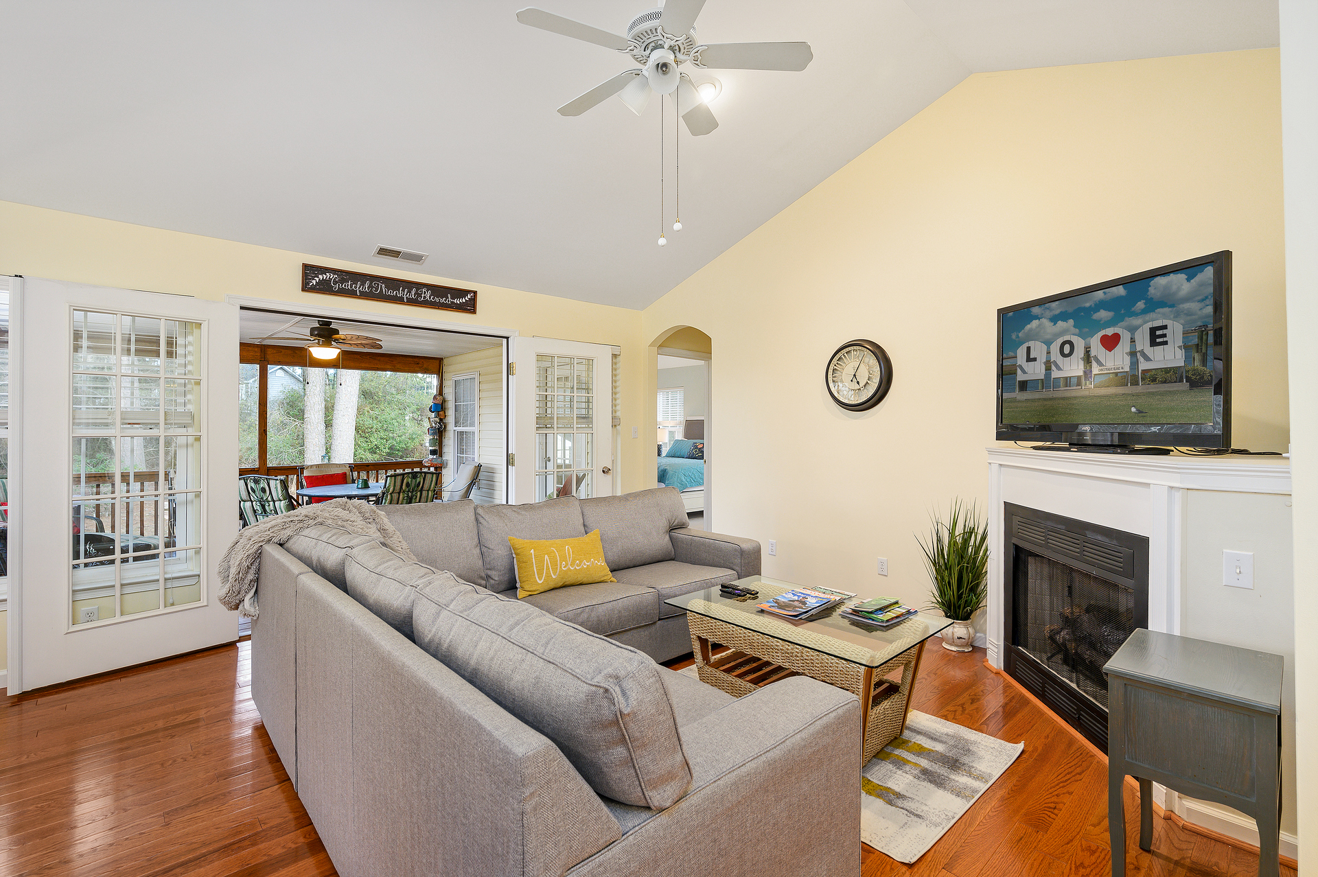 Kick back and relax with Flat Screen Streaming TV and Free WiFI.