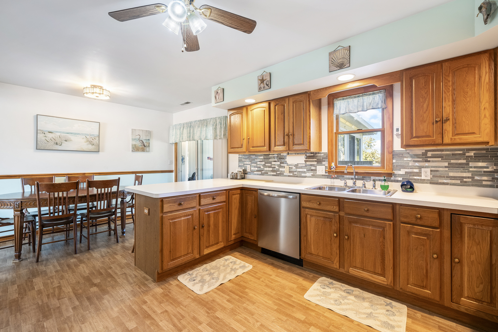 Grab a quick bite at the Breakfast Bar before hitting the Beach.