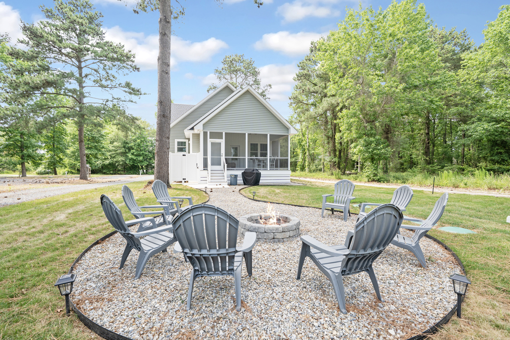 Awesome Fire Pit Area - you'll want to end everyday right here!