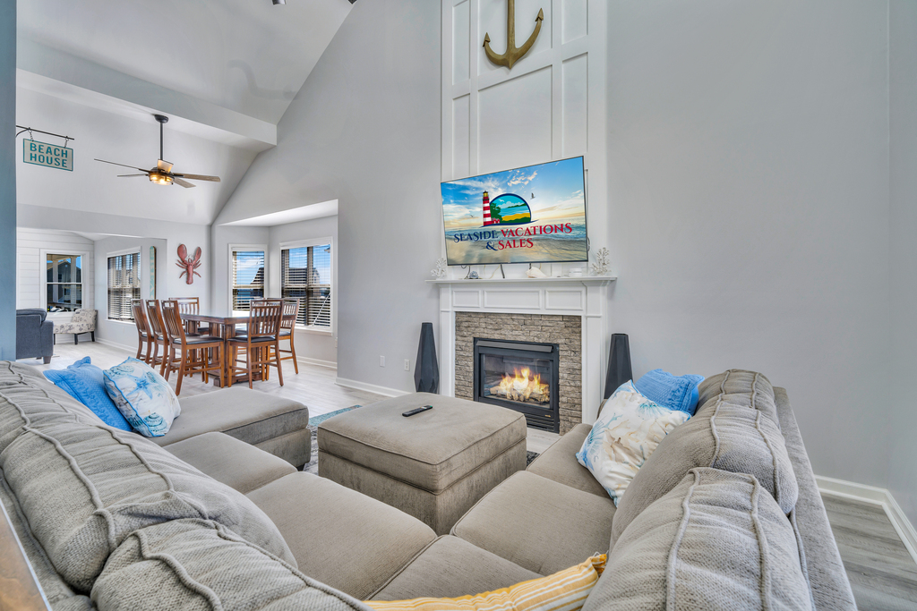 Relax and enjoy Flat Screen Smart TV after a fun-filled day on the Beach - only 20 minutes away!