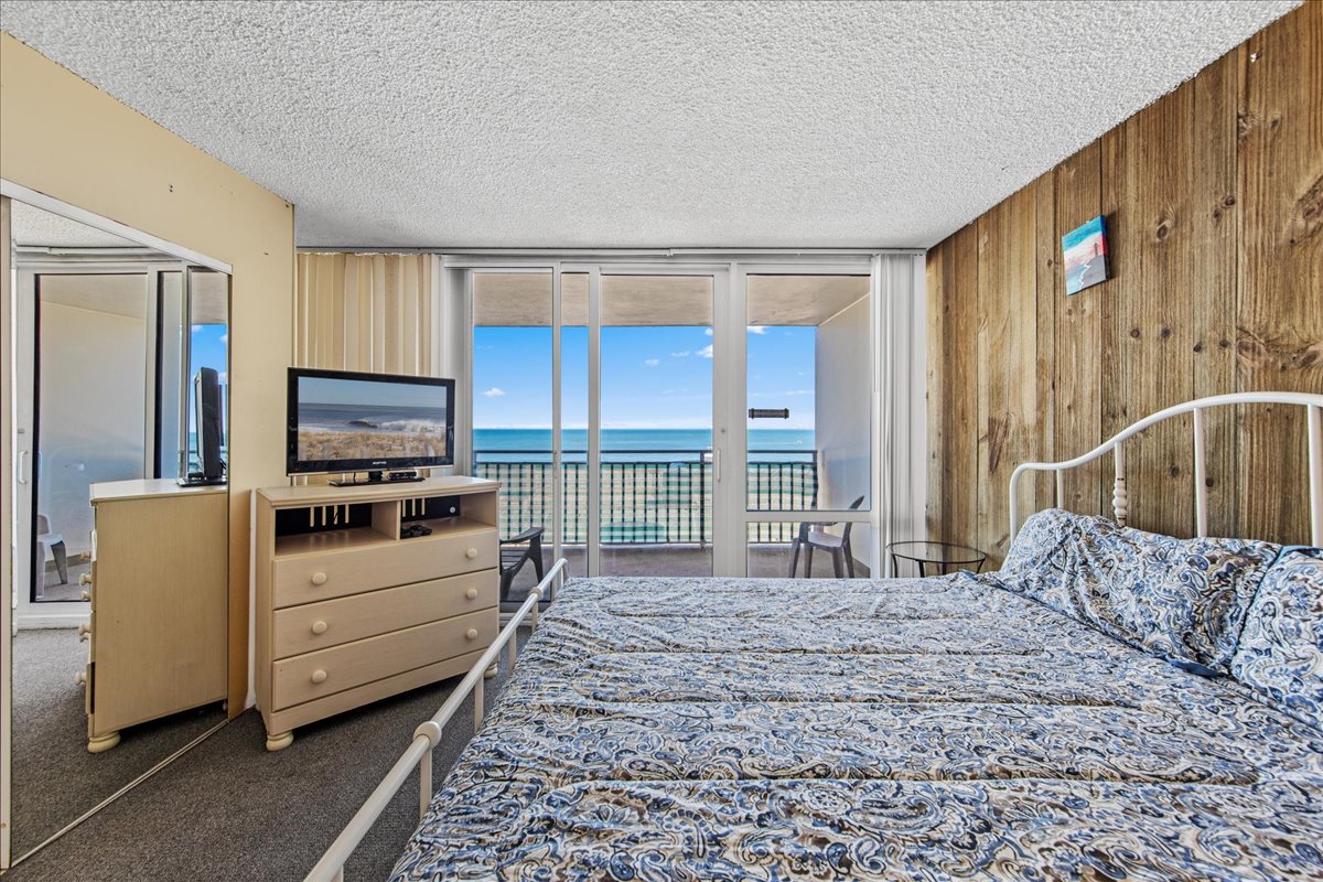 You'll love to cozy up in the New Memory Foam King Mattress!