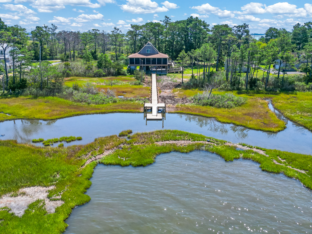 Welcome to House on the Dune in exquisite Wildcat! Fish, Crab, Clam, and Kayak in your own backyard!