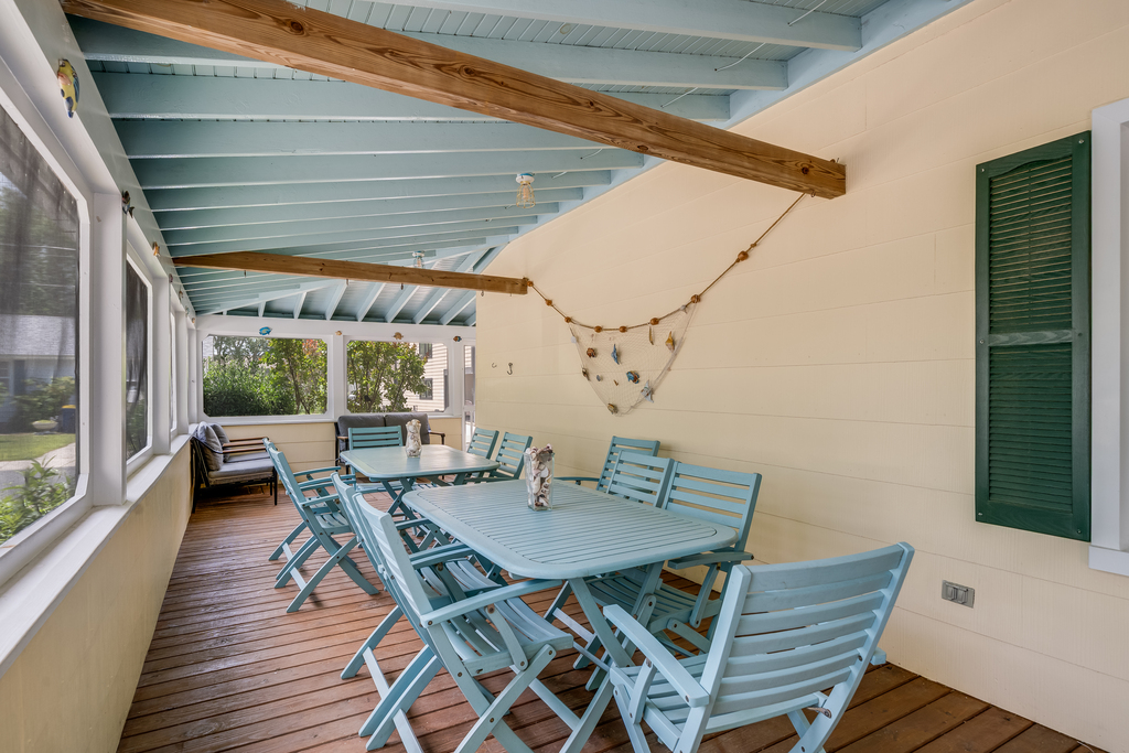 If you LOVE a good Screened Porch, The Dolphin House is for you!