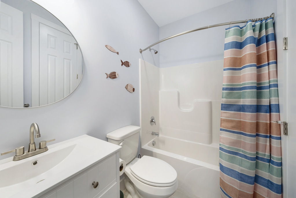 Full Bath 2 also has a Tub/Shower Combo.