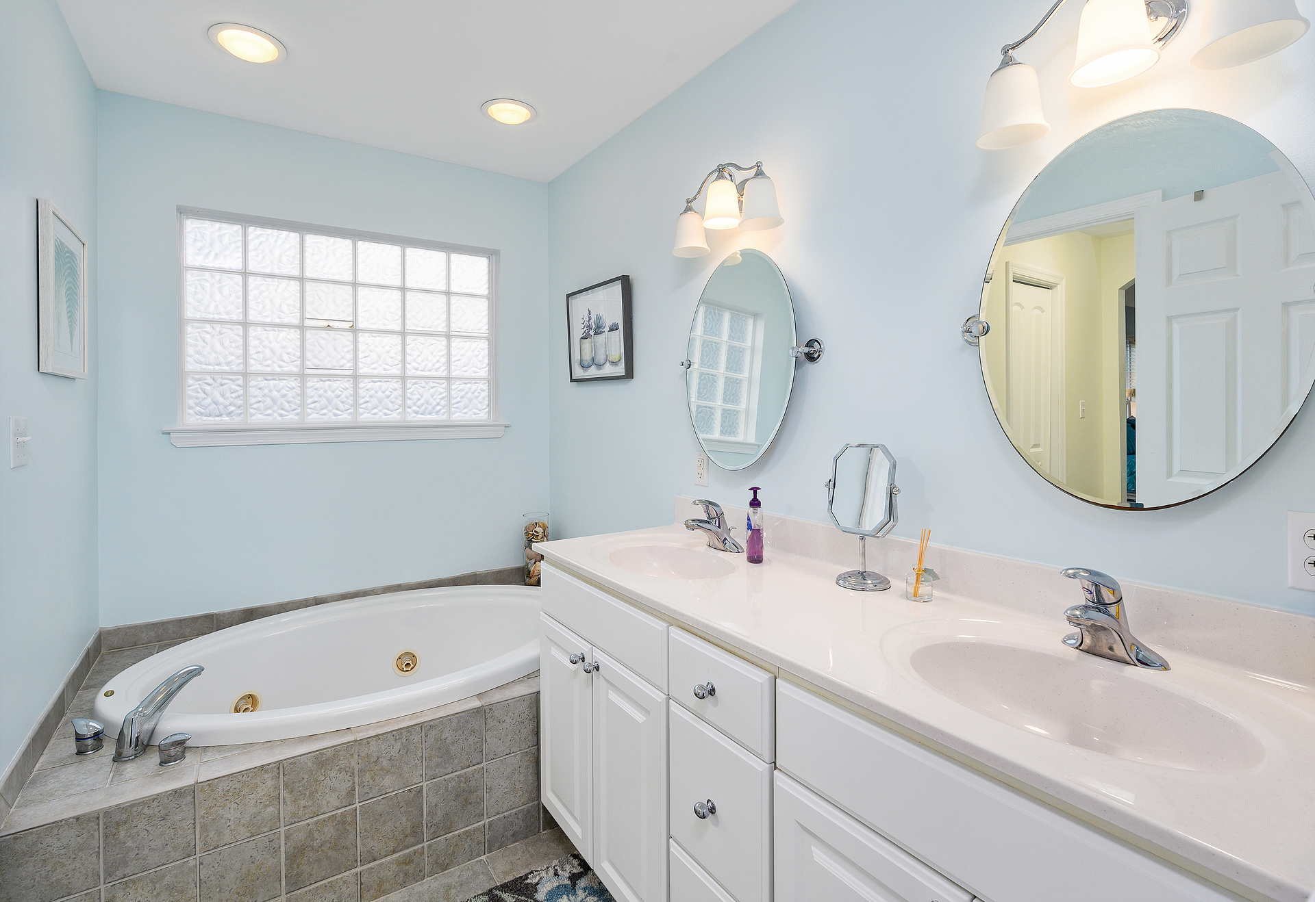 Spa-like Master Bath with Soaking Tub.