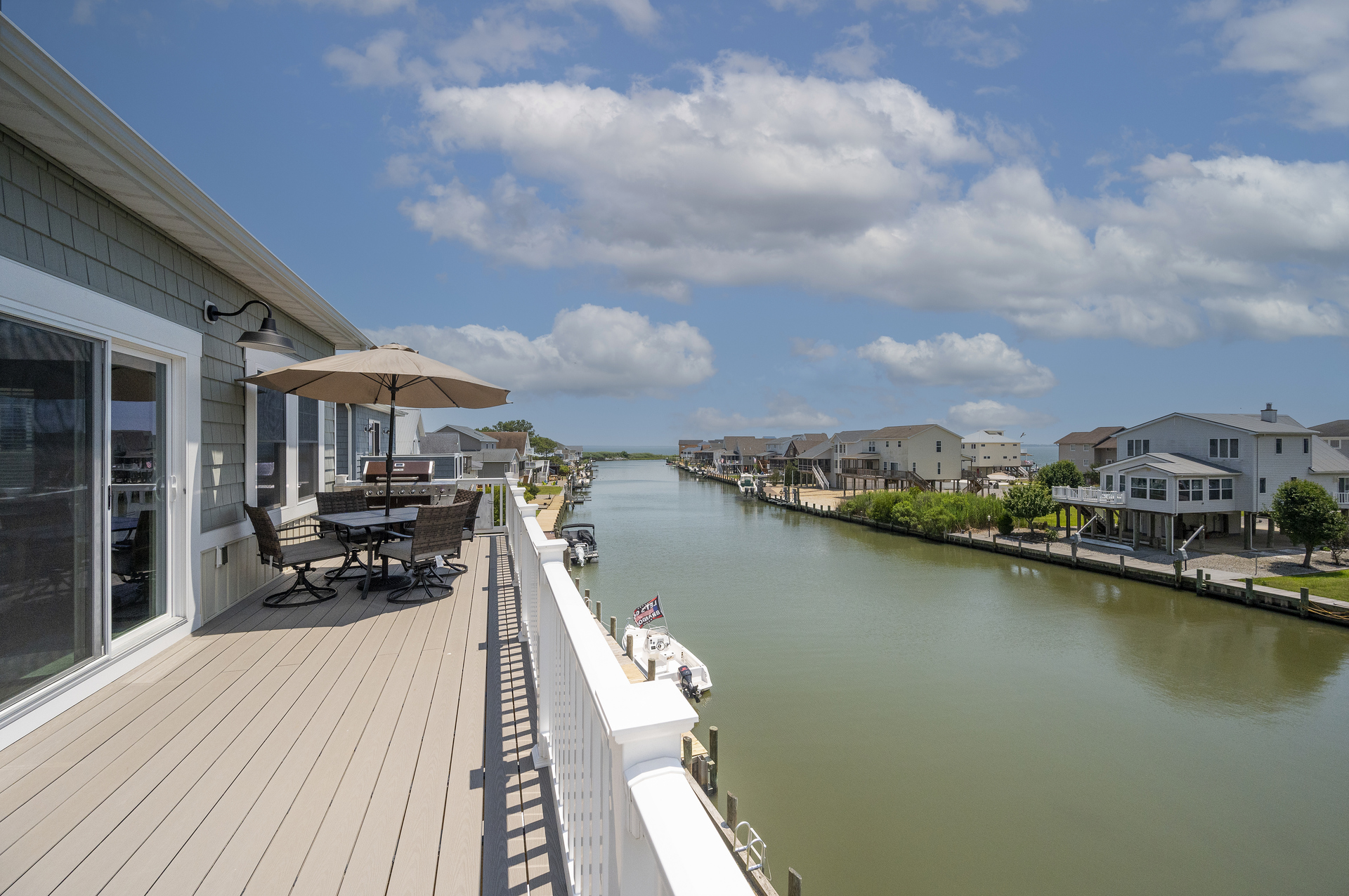 Lovely Views straight out to the Chincoteague Bay!