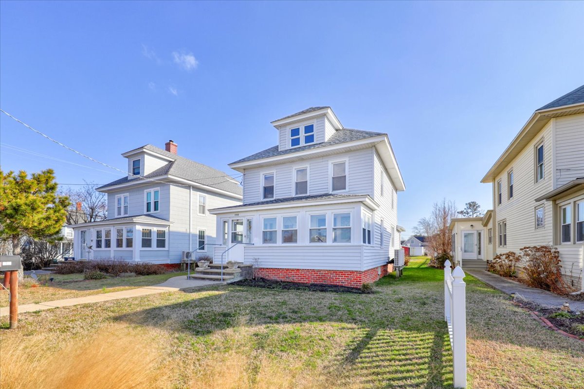 Waterfront Wonder sleeps 8 and welcomes your well-trained dog with a $100 Pet Fee each!