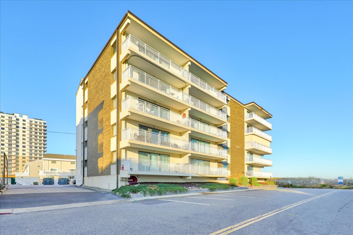 Salty Sands 208...Your vacation is awaiting!!